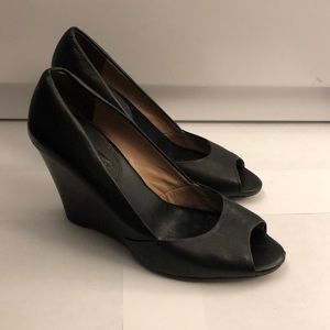 Banana Republic black leather peep toe 3inch wedge